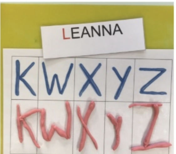 Lettres capitales pâte à modeler