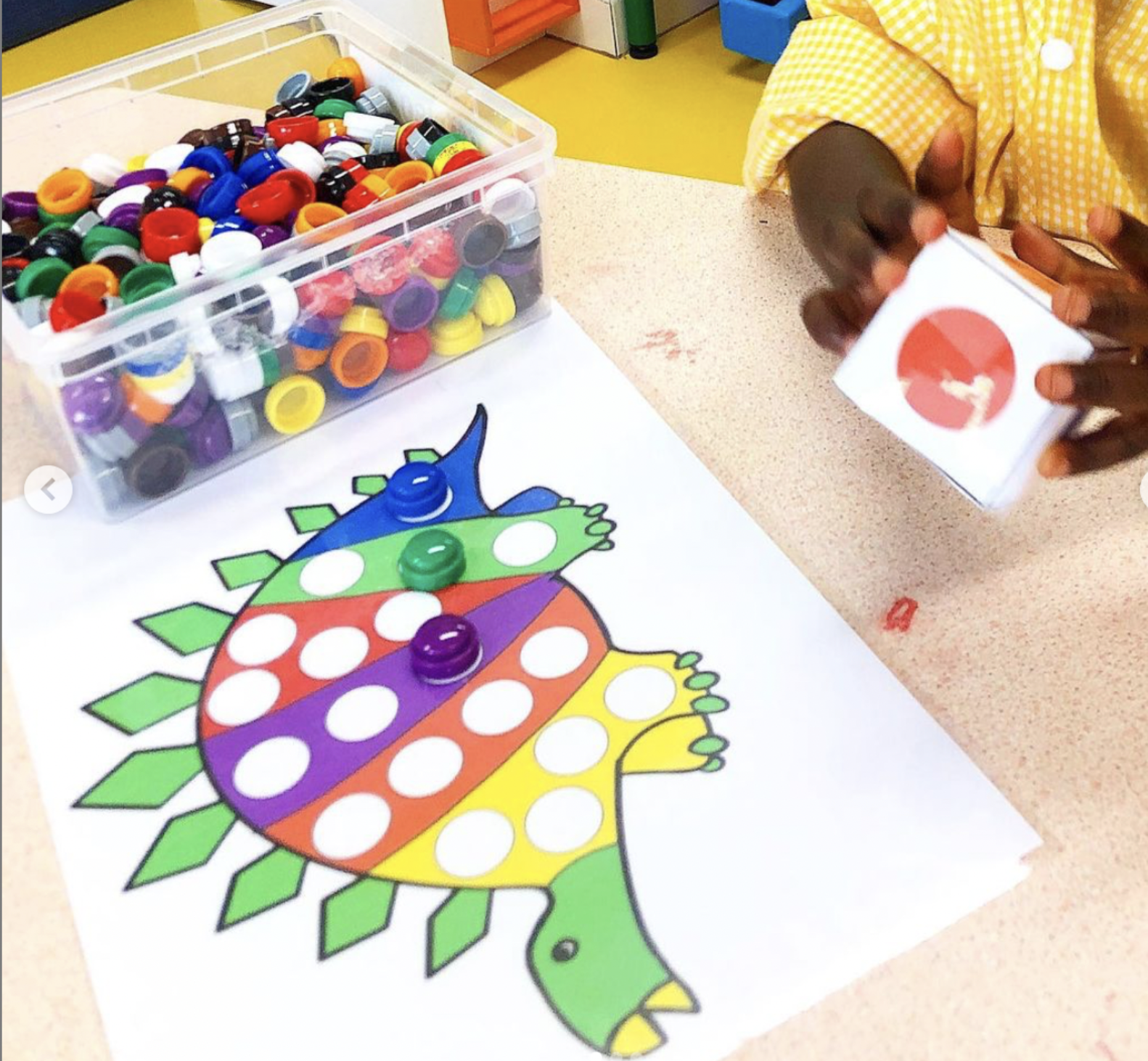 Jeu dino des couleurs