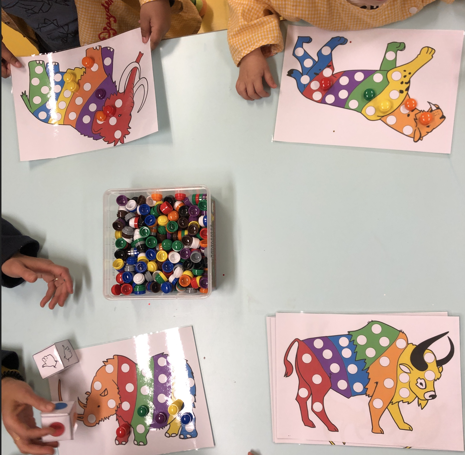 Jeu animaux préhistoriques : couleurs et quantités