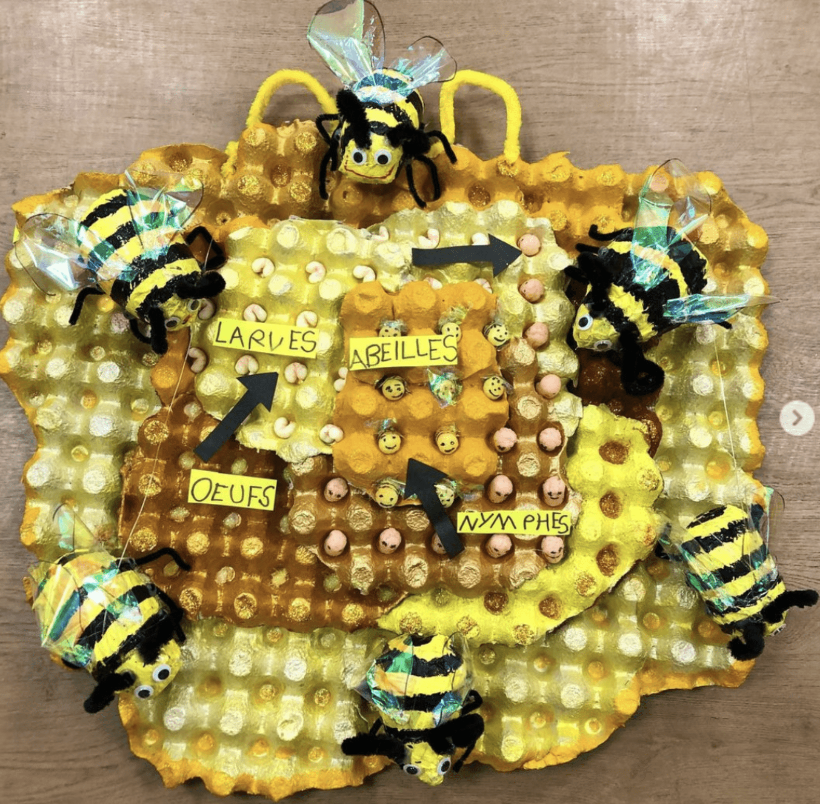 Art : oeuvre collective autour des abeilles