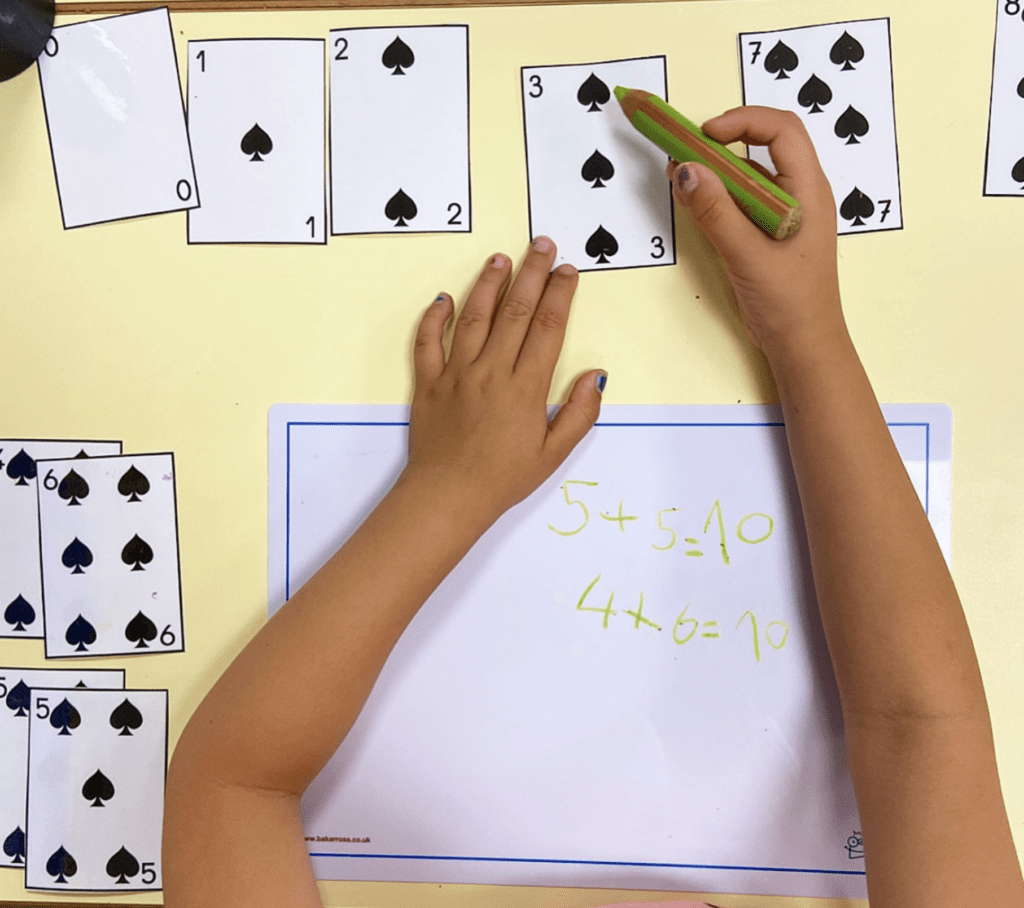 2 cartes pour faire 10 ( décomposition de 10)